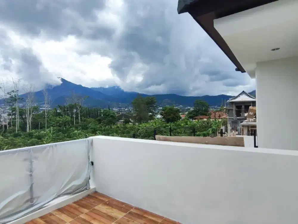 villa 3 lantai plus roofop swimming