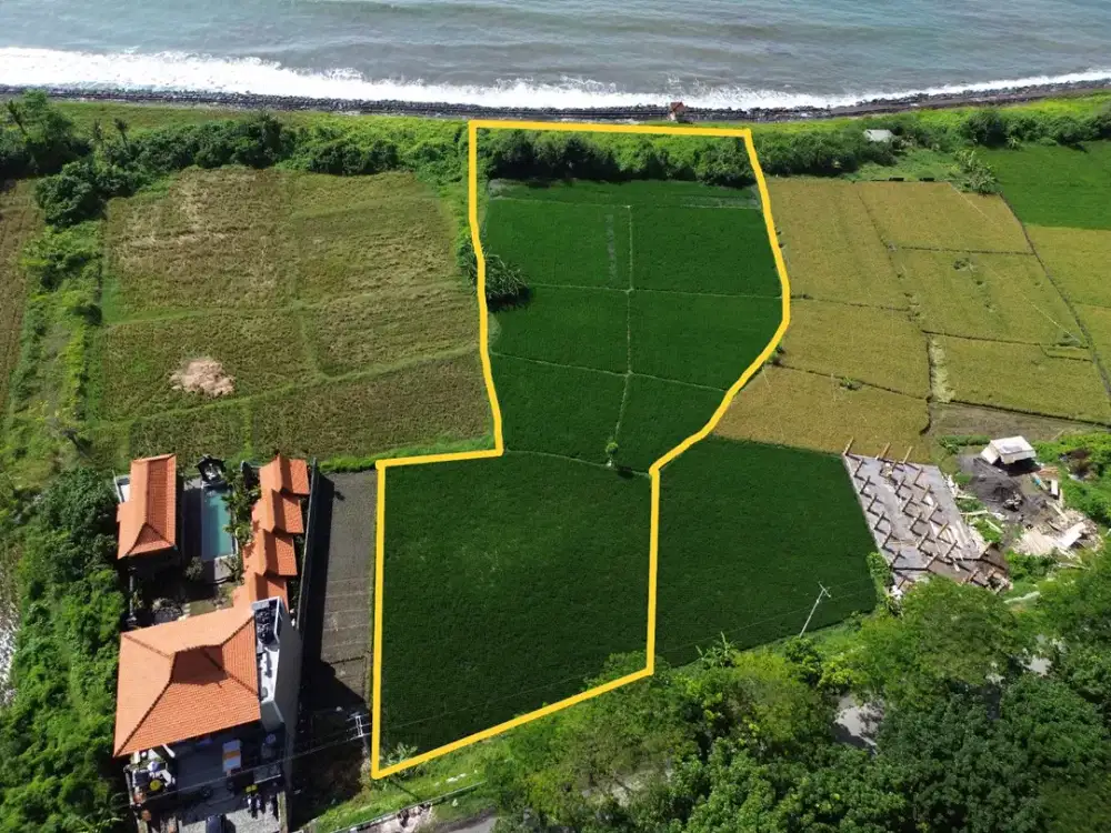 Tanah Tepi Pantai Di Kawasan Wisata Pantai Lebih