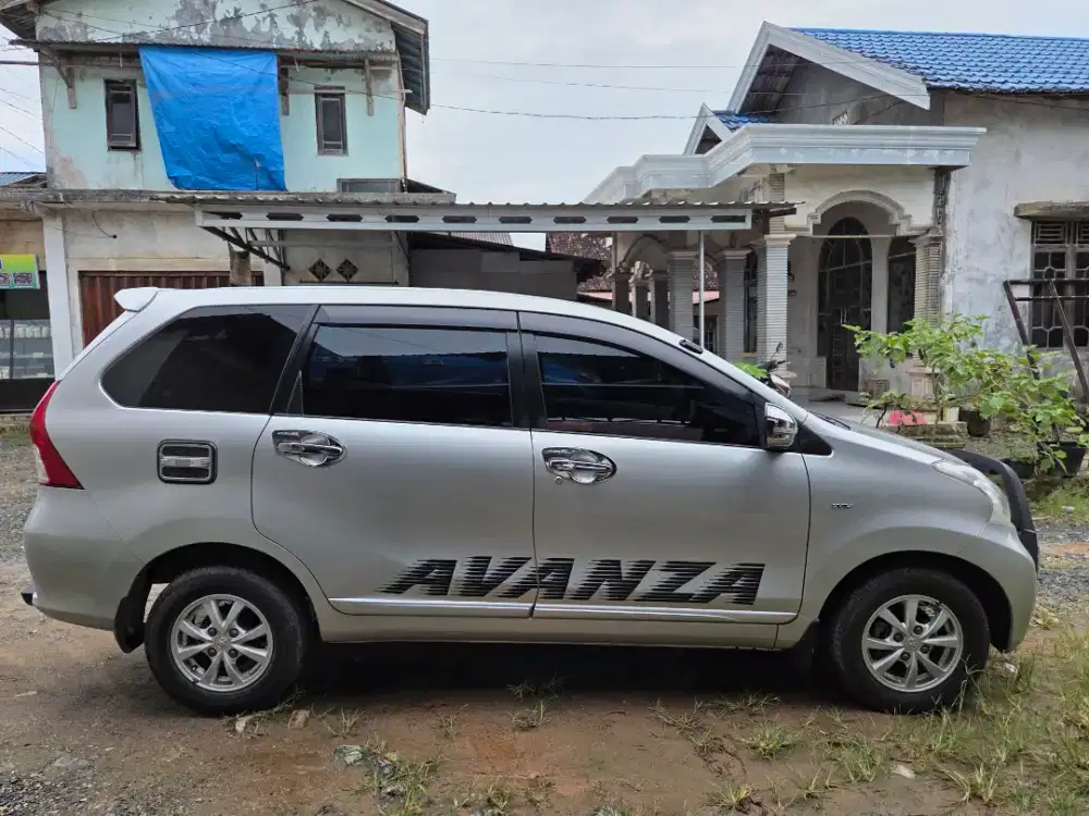 Toyota Avanza G Bensin-MT 2015 Silver