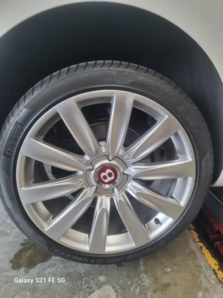 Ban copotan bentley 275/35 R21 tebal