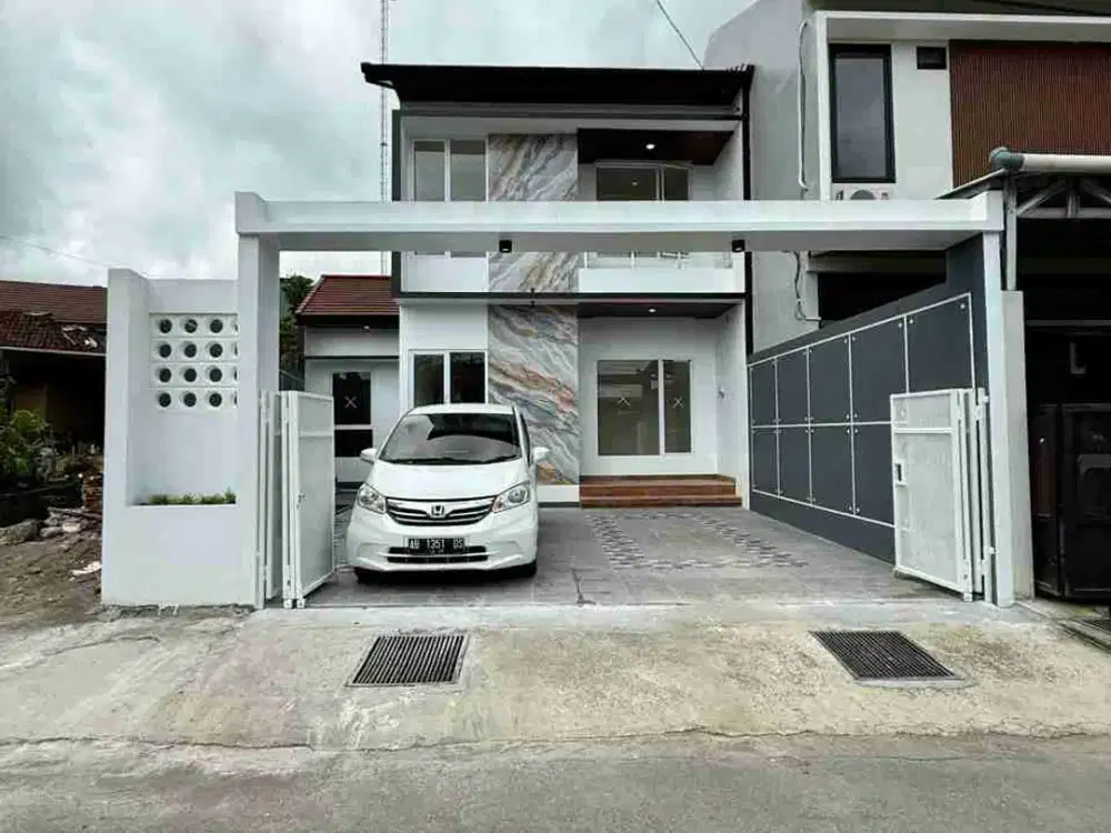 RUMAH MEWAH HOOK 2 LANTAI MODERN DI JALAN PALAGAN KM 8 SARIHARJO NGAGLIK