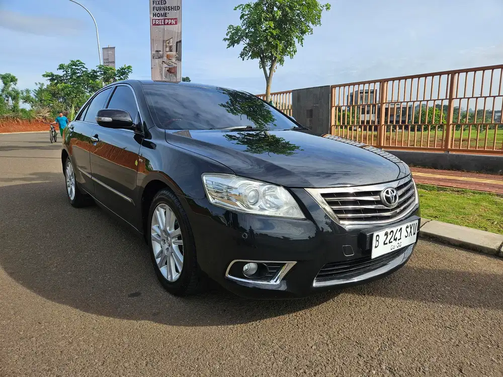 Toyota Camry 2.4 V AT Tahun 2010, Pajak Sangat Panjang