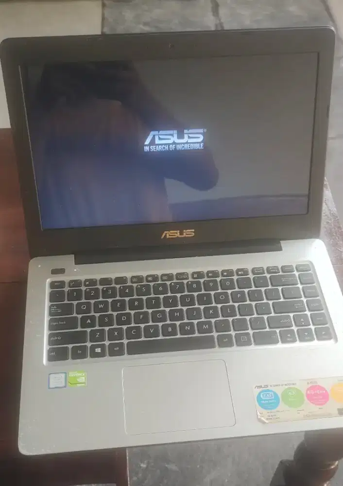 laptop Asus Intel Core i5 7200U RAM 8GB SSD 120GB HDD 
VGA NVIDIA 2GB