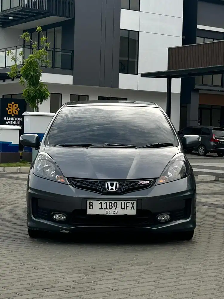 Istimewa LOW KM Gan Honda Jazz RS AT 2013 Abu2 Metalik
