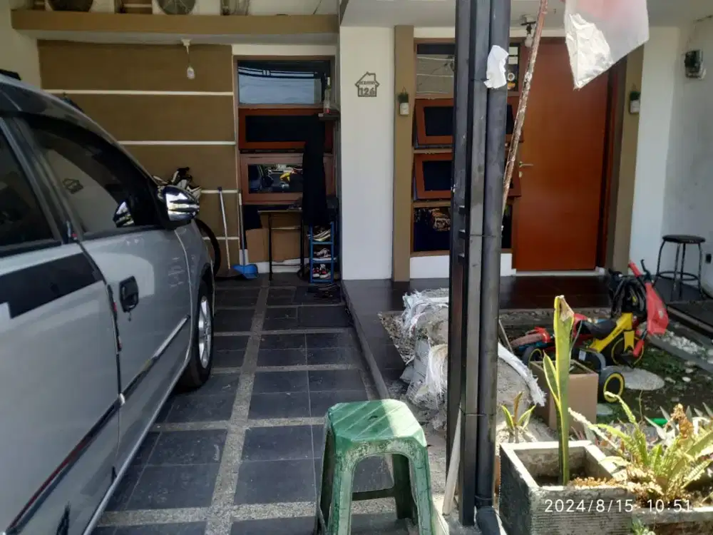 DIJUAL RUMAH TERAWAT DAERAH CISARANTEN SEMI FURNISHED