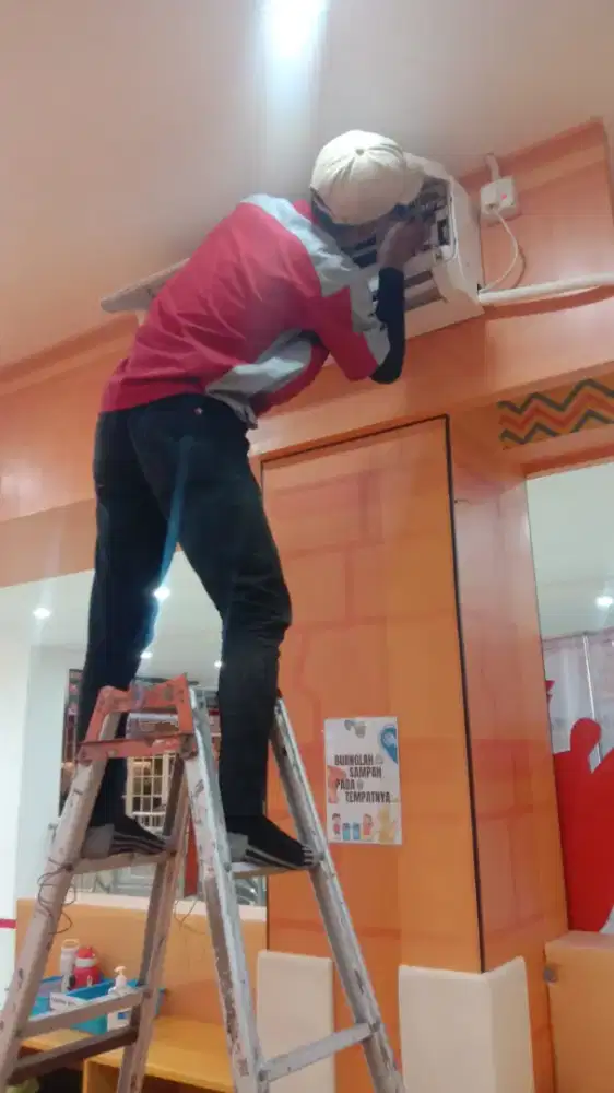 PEMBERSIHAN AC RUTIN, CUCI AC, BONGKAR PASANG AC BERGARANSI