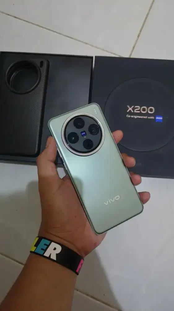 Vivo x200 12/256 fulset nominus