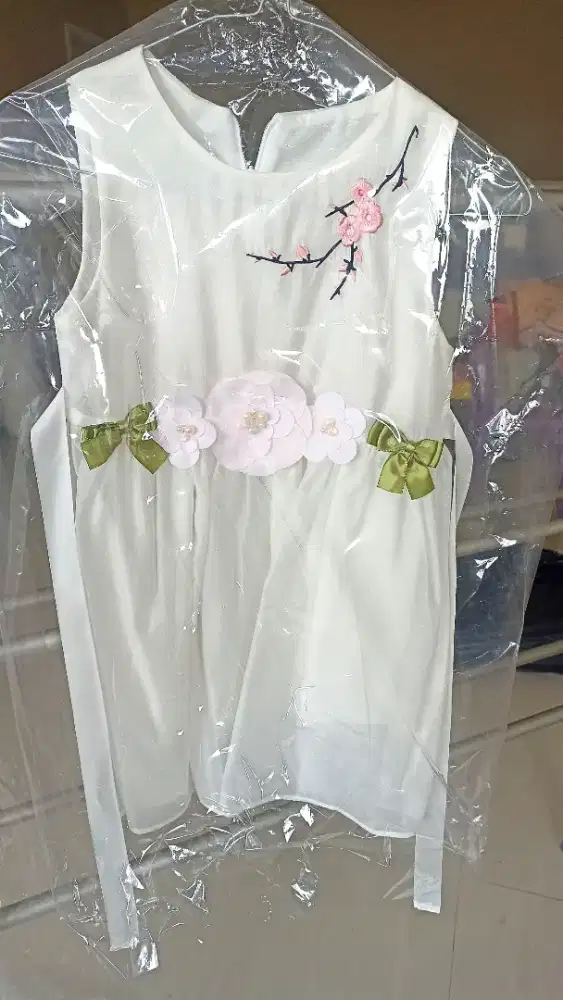 Dress putih bunga usia 3-4thn