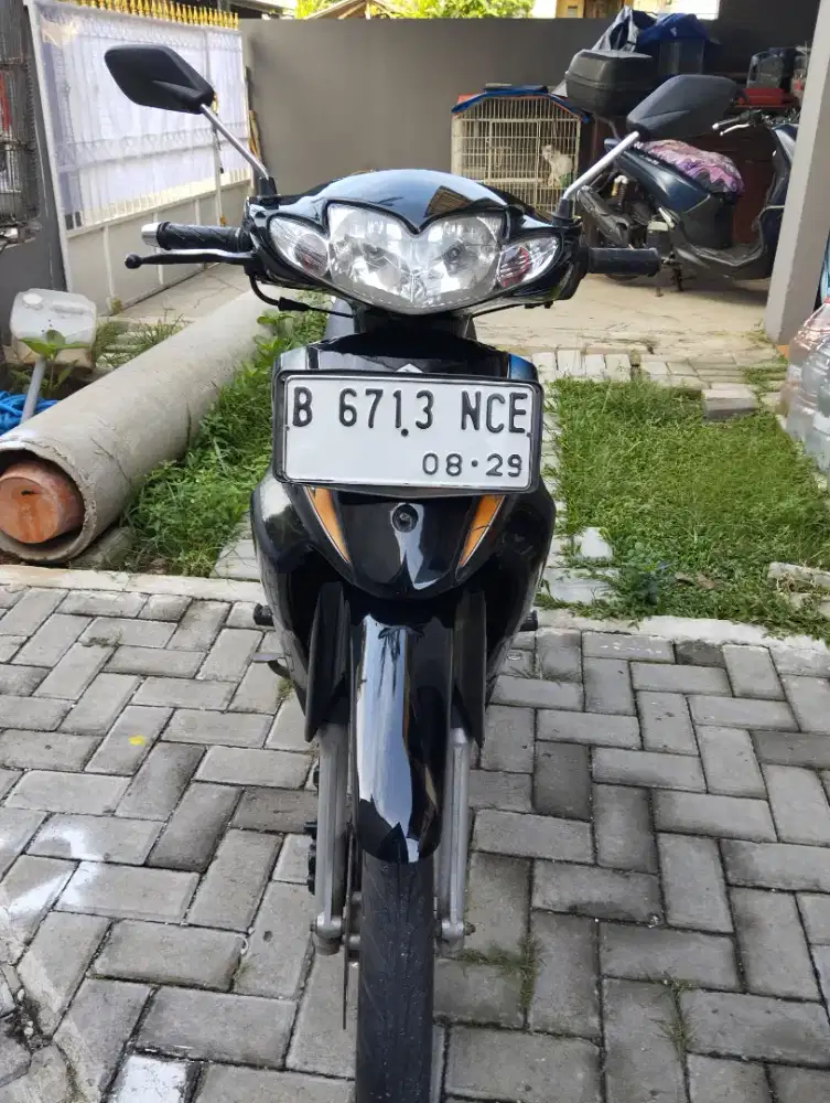 Suzuki shogun R 125 tgn 1