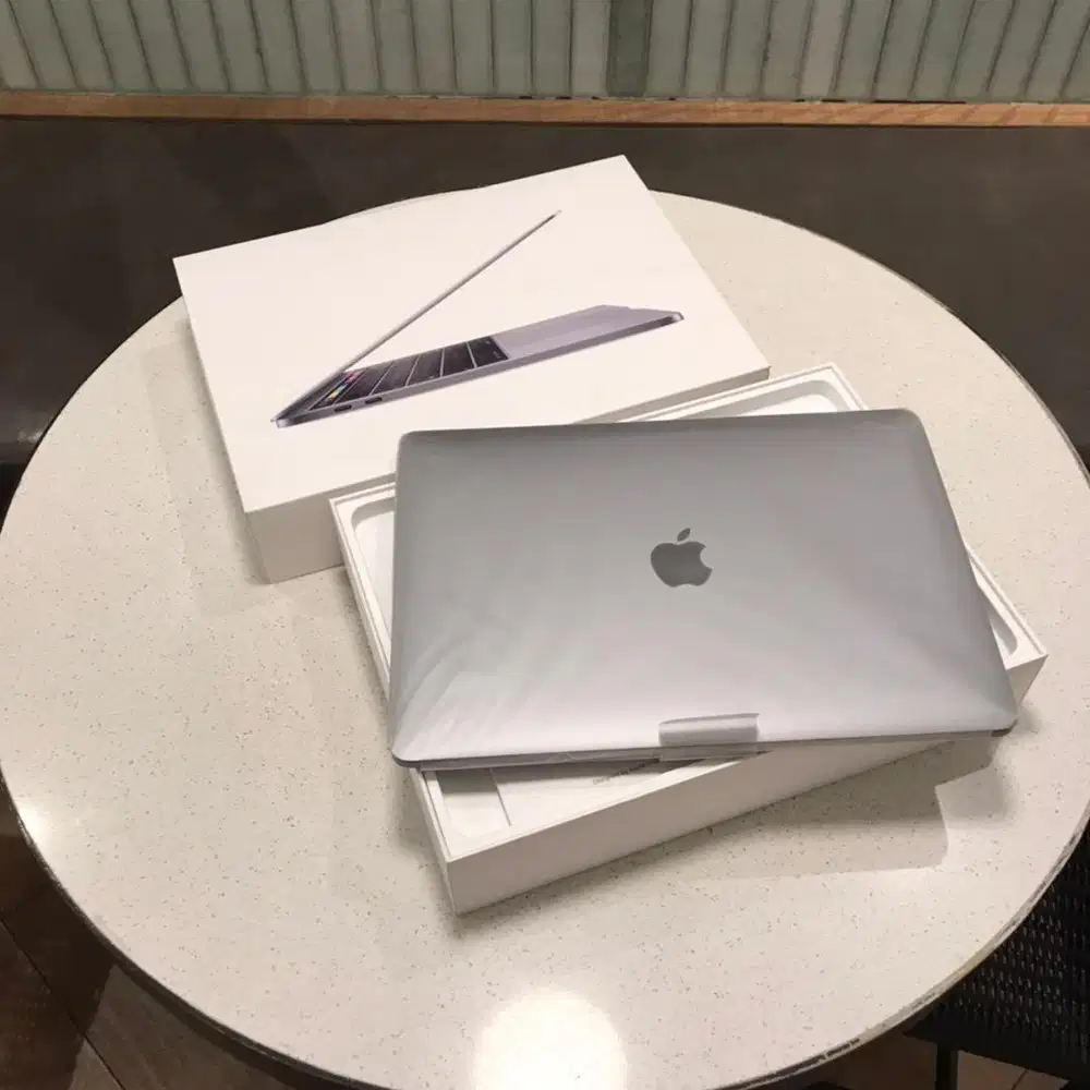 Macbook Pro 15” 2019 i7 Dual VGA Like New