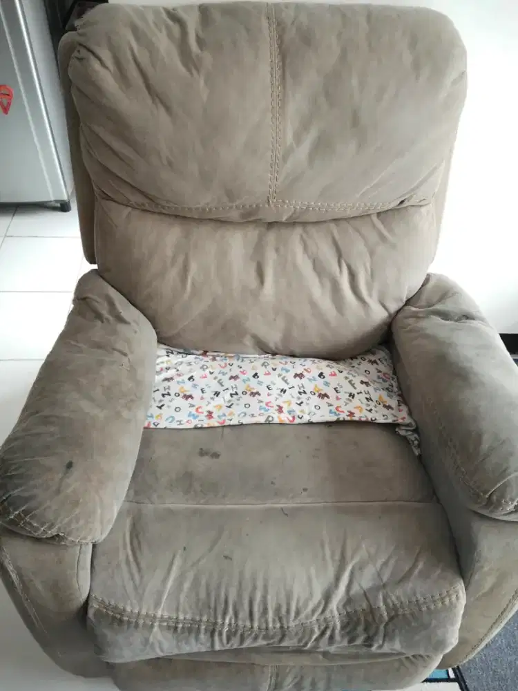 Dijual tempat duduk rebahan sofa merk informa