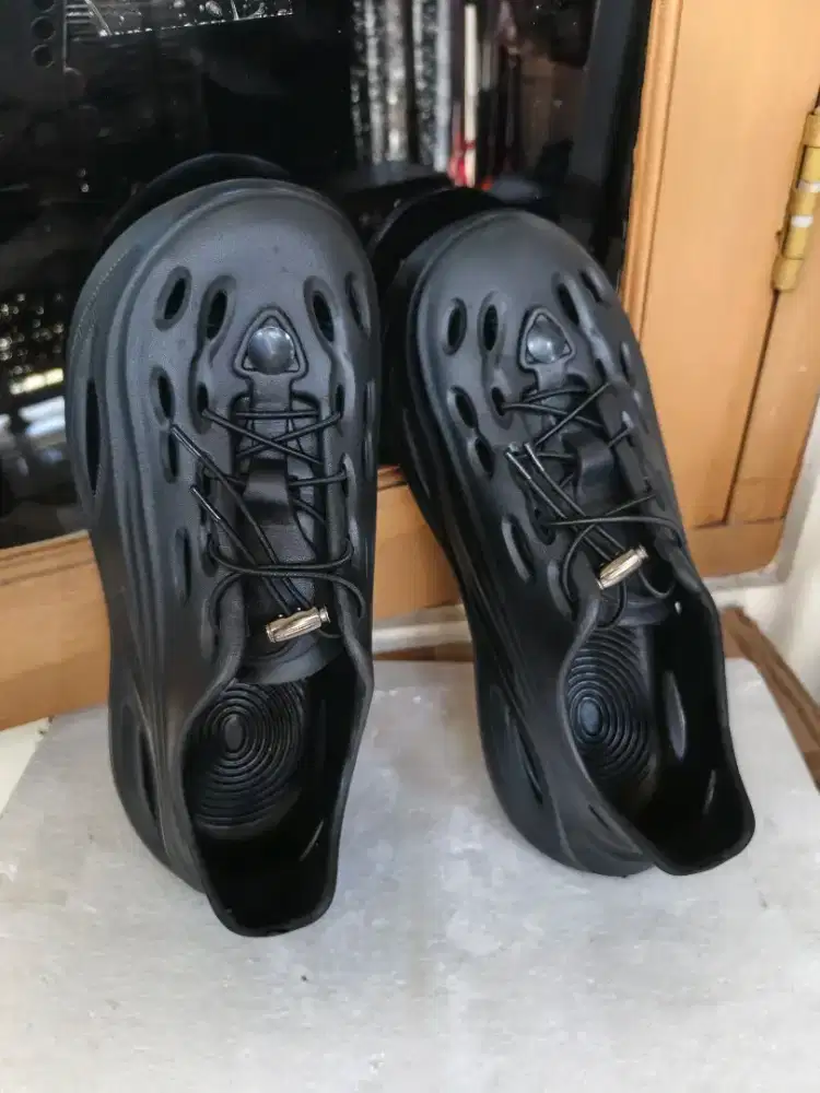 Sepatu Sandal Hitam Ukuran 42-43 (Satu Ukuran)