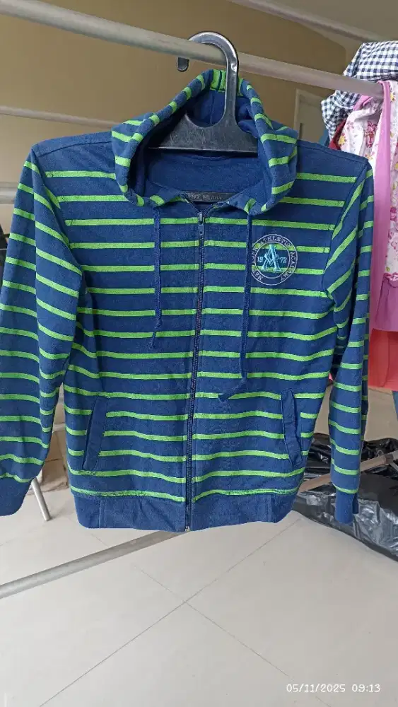 Jaket hoodie 9-11 thn