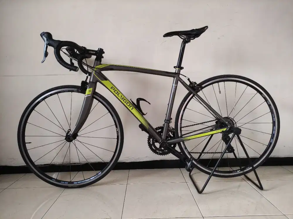 Sepeda balap road bike Polygon strattos s2