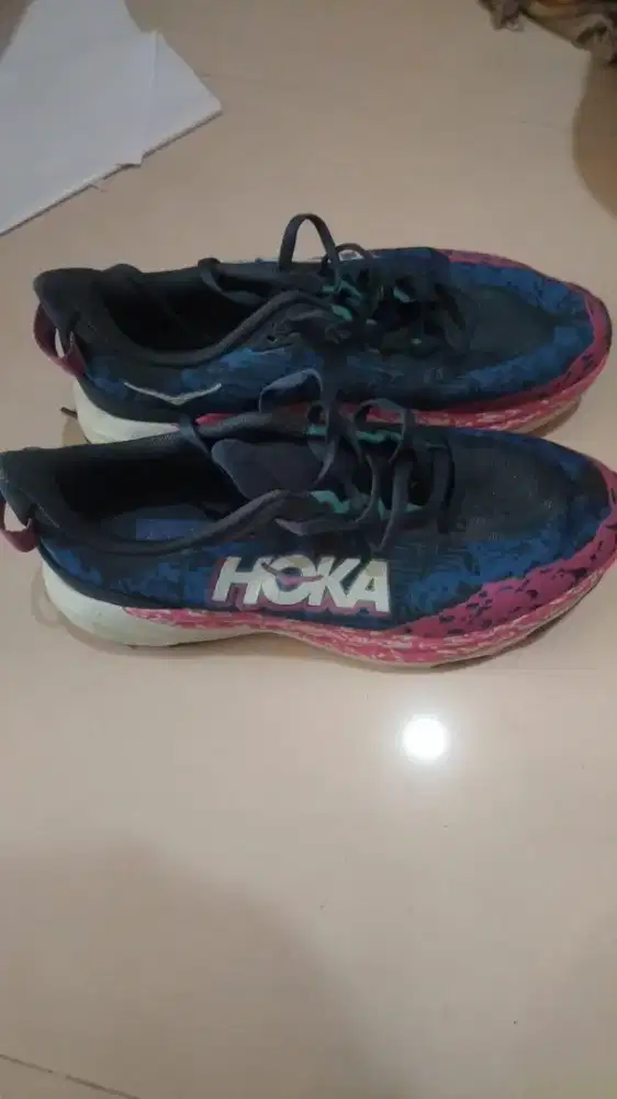 Sepatu Hoka Speedgoat 6 ukuran 41 1/3 insol 26 cm