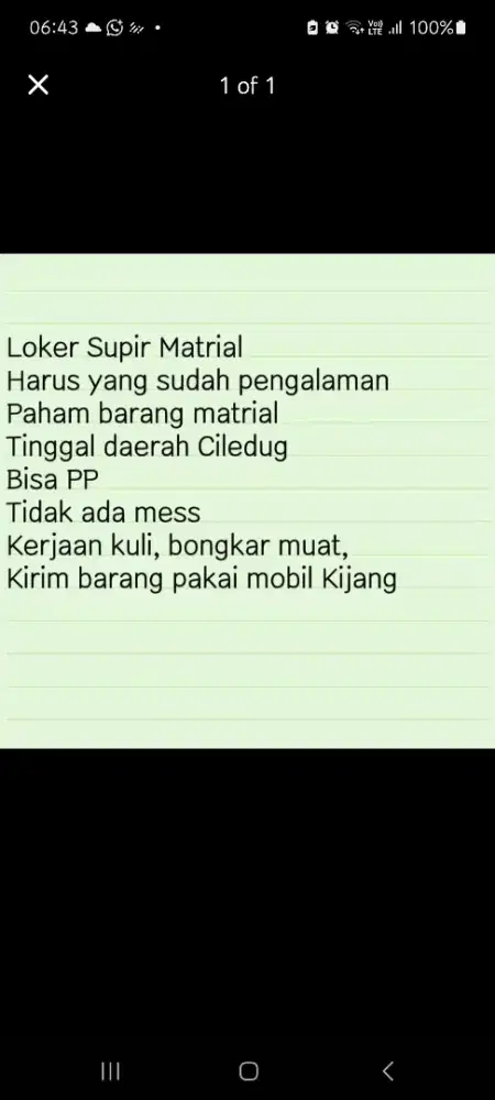 Supir atau kuli bongkar muat toko bangunan