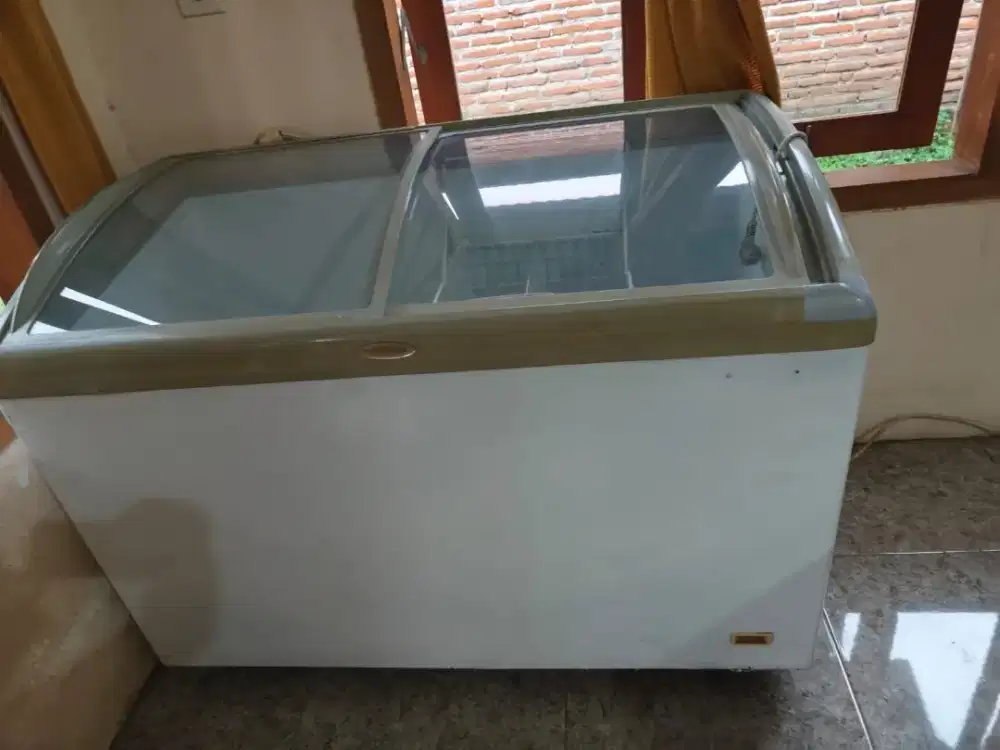 Freezer box sleding kaca