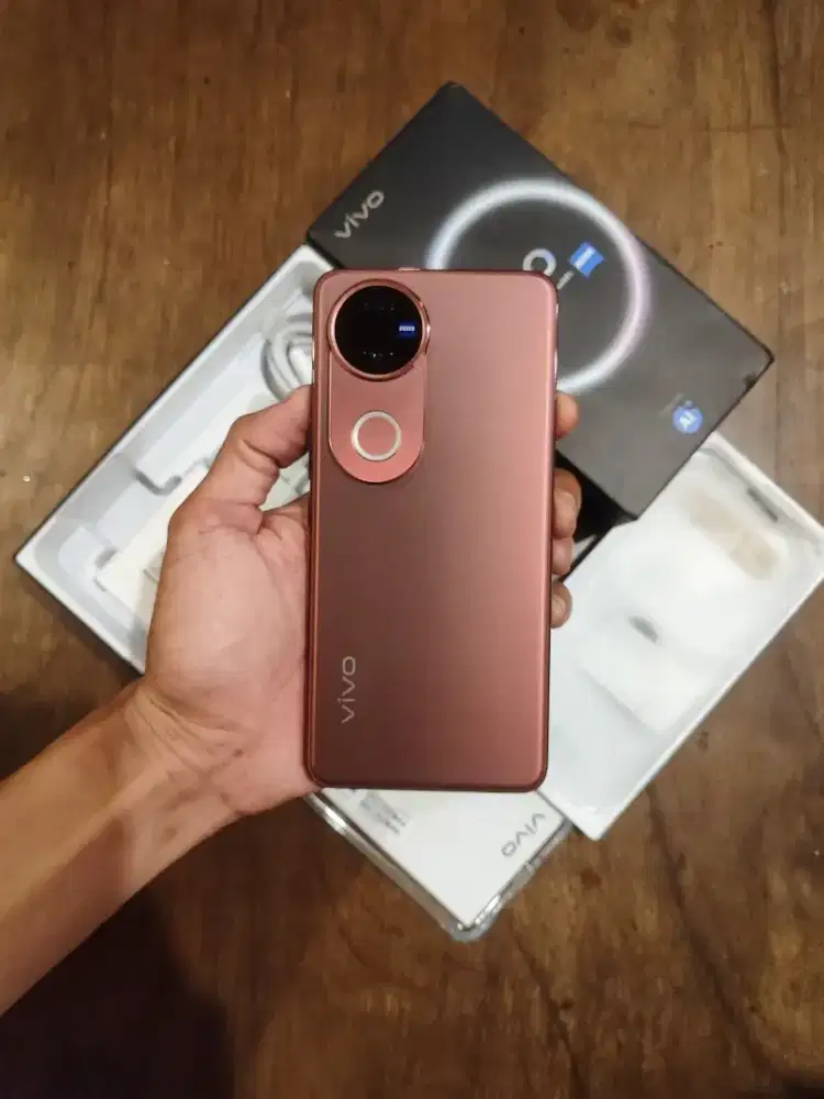 Vivo V50 5G 12GB/256GB Likenew