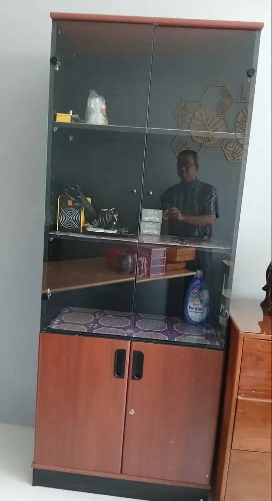 DIJUAL LEMARI KACA