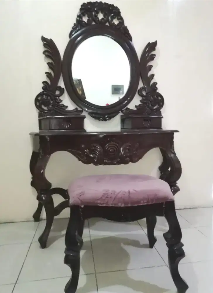 Meja Rias / Meja Kaca Jepara Kuno