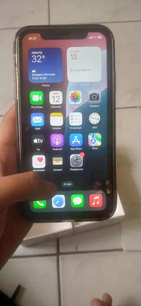 Jual butuh  Xr inter  warna white 128 gb