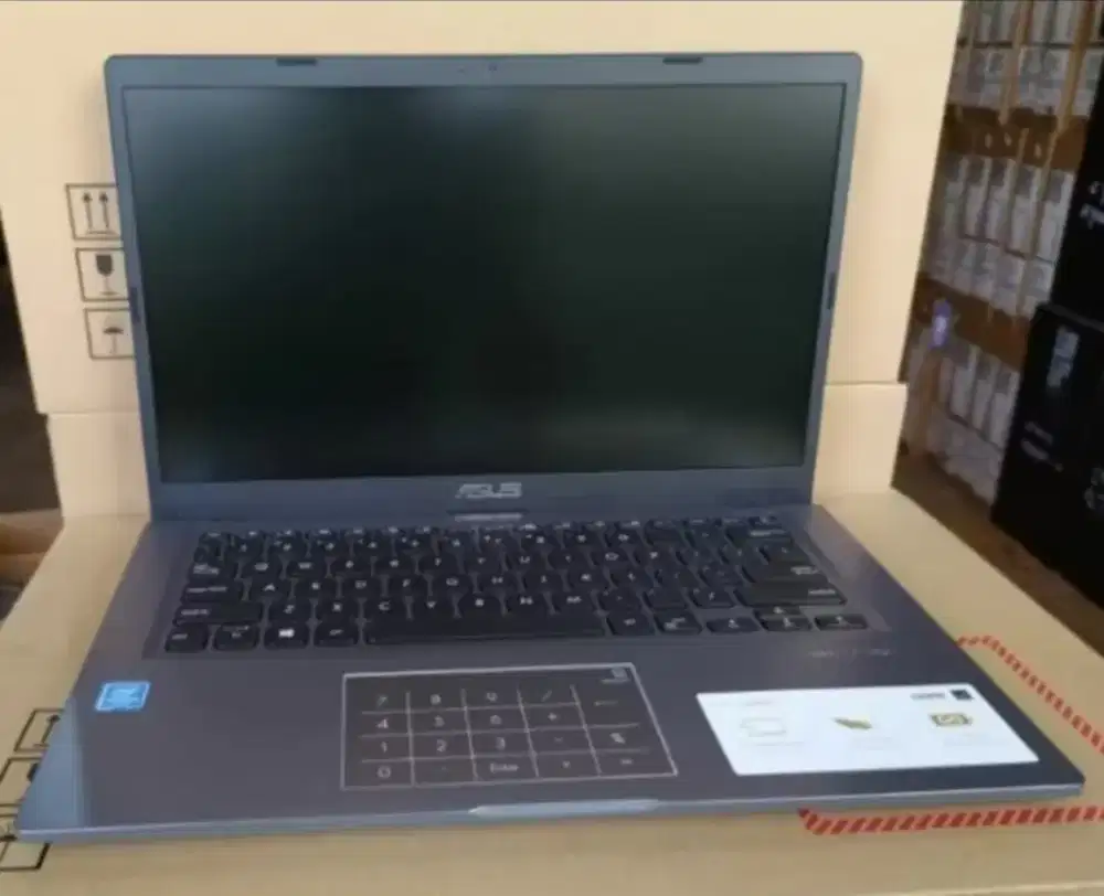 ASUS Expertbook P1411CMA Ram 4GB ssd 256GB ada tombol numpad mulus