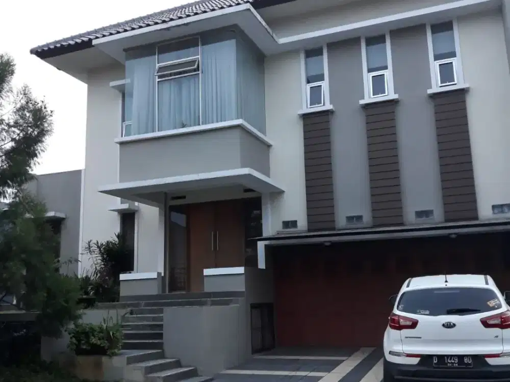 Jual/Sewa Rumah Mewah  Strategis di Kota Baru Parahyangan,Bandung  Full Furnish