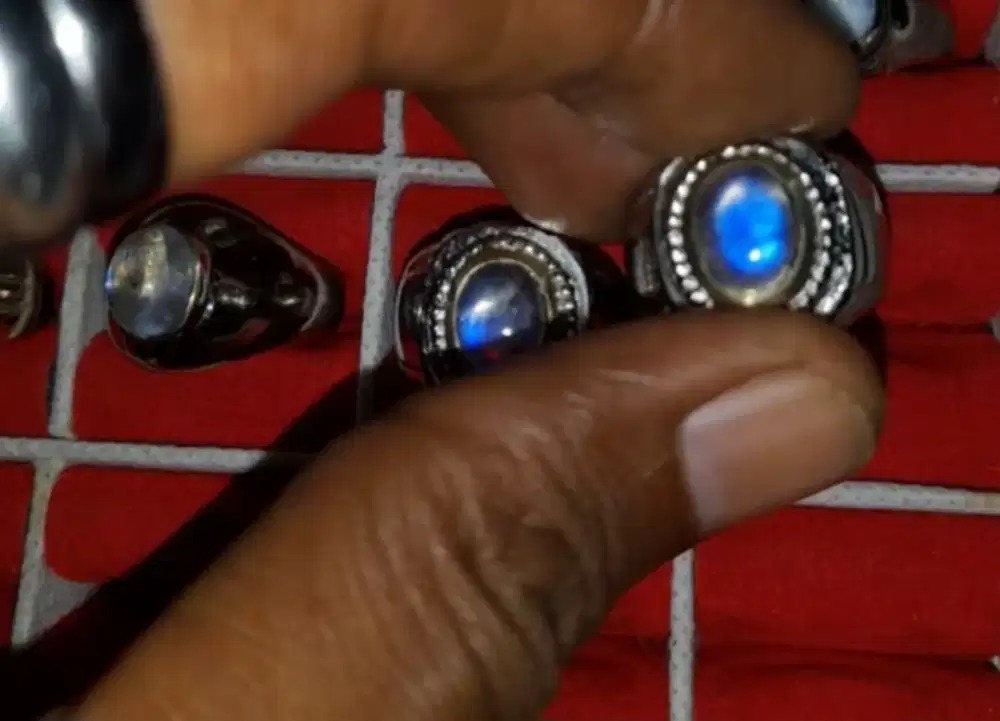 Biduri Bulan Air Laut Ceylon