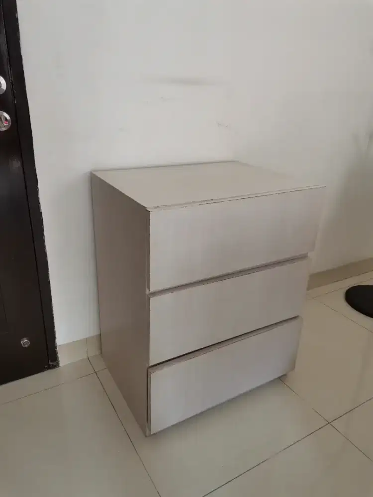 Lemari 3 laci tempahan