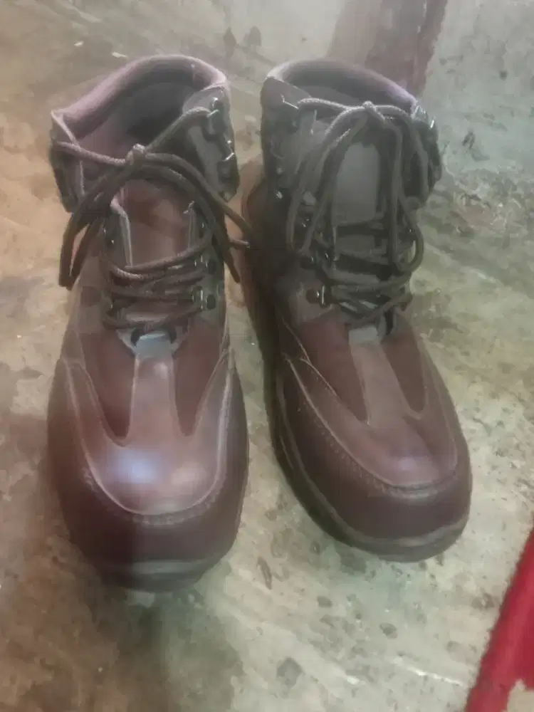 Jual sepatu safety bekas tapi masih bagus