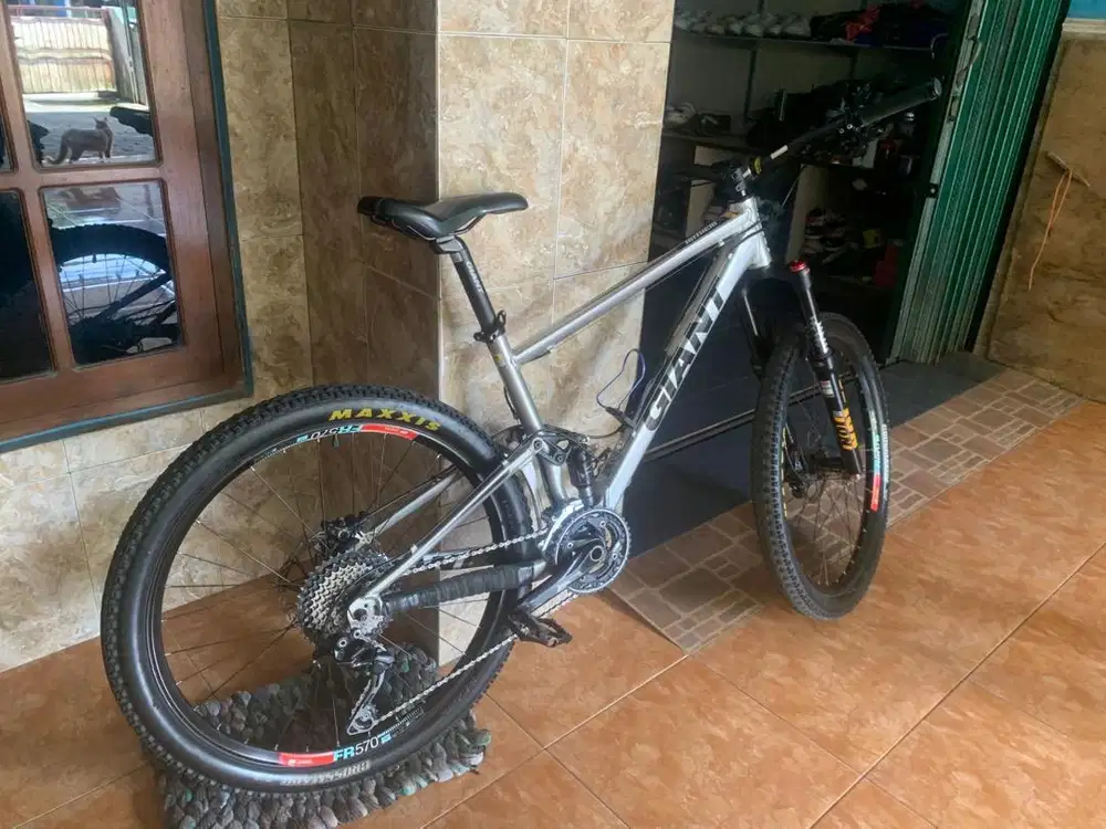 Sepeda Giant Anthem X