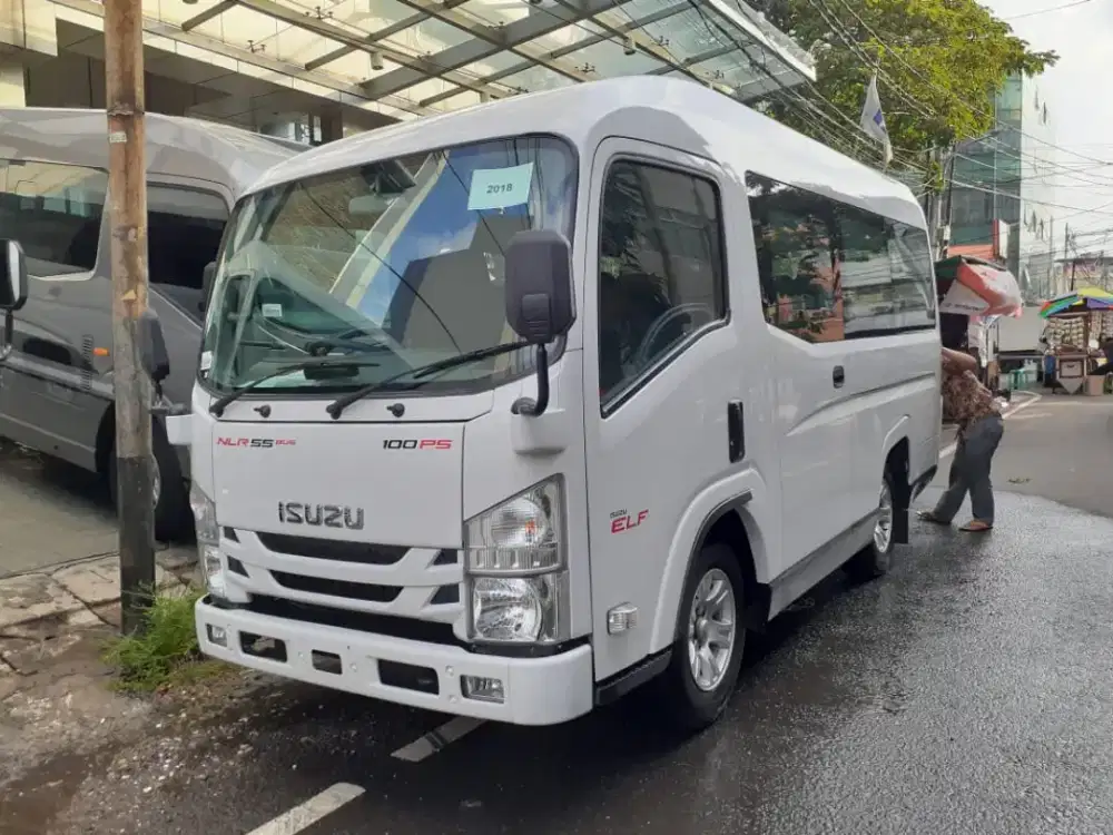 Elf pendek 16 seat hiace