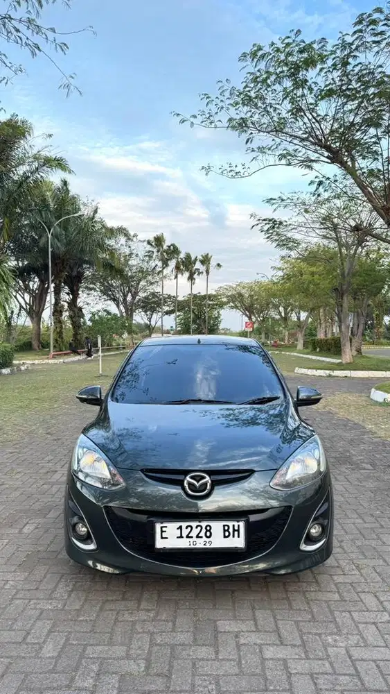 Mazda 2 R 2012.
