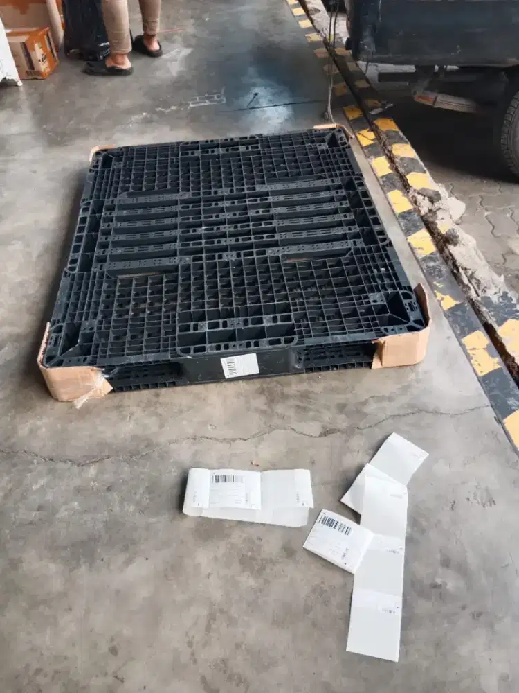 Pallet plastik bekas dan baru untuk industri otomotif