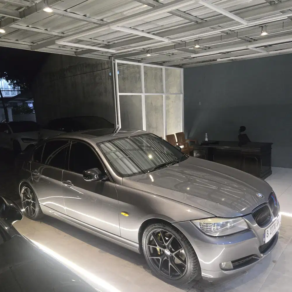 BMW 325i 2010 Bensin