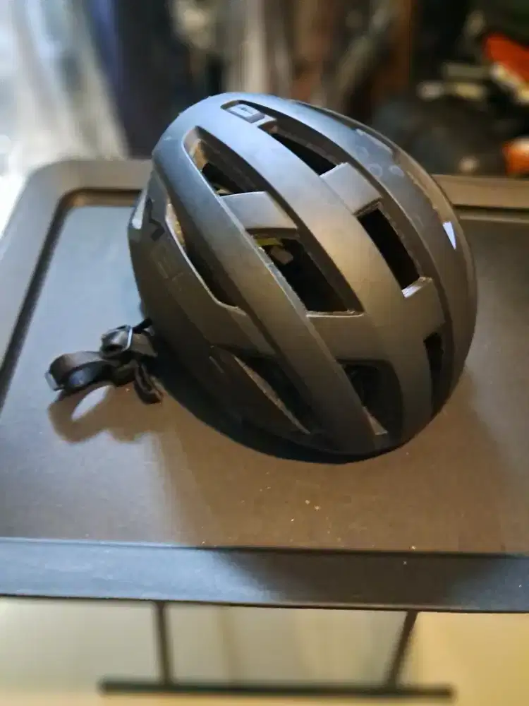 Jual helm met warna hitam