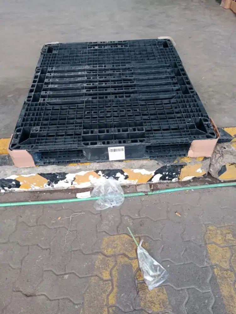 Palet plastik bekas dan baru untuk pengiriman internasional