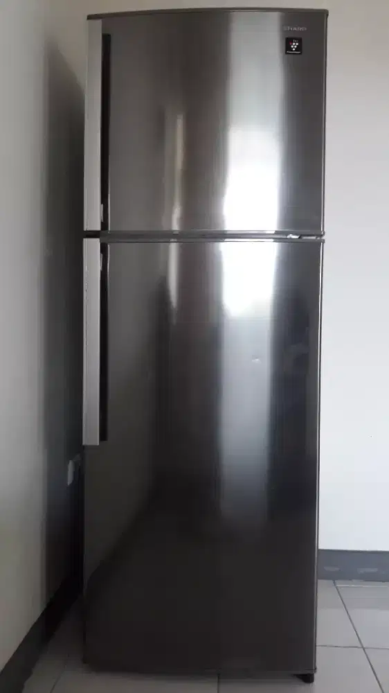 Kulkas sharp 2 pintu