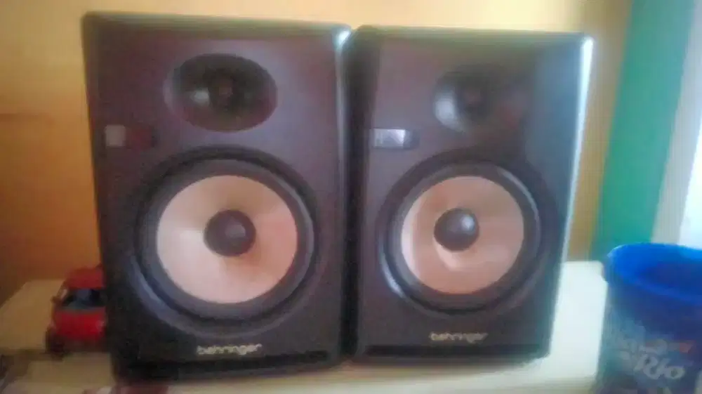 Sepiker recording behringer NEKKST K8 mulus