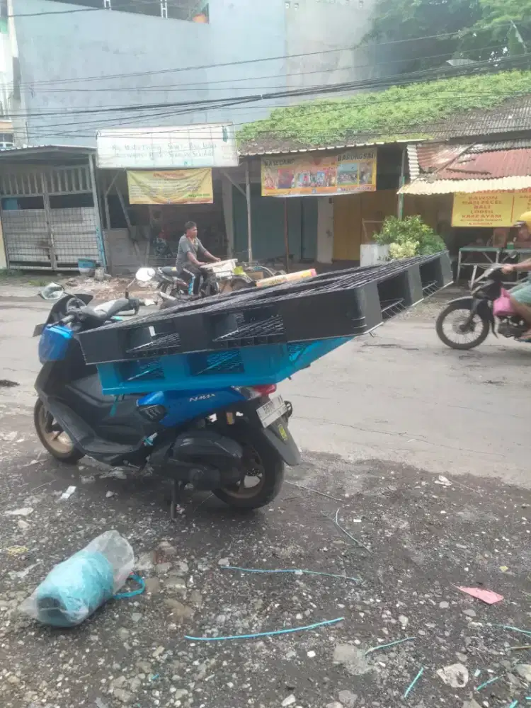 Palet plastik bekas dan baru untuk industri farmasi