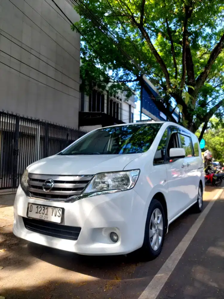 Nissan serena X at 2013 putih