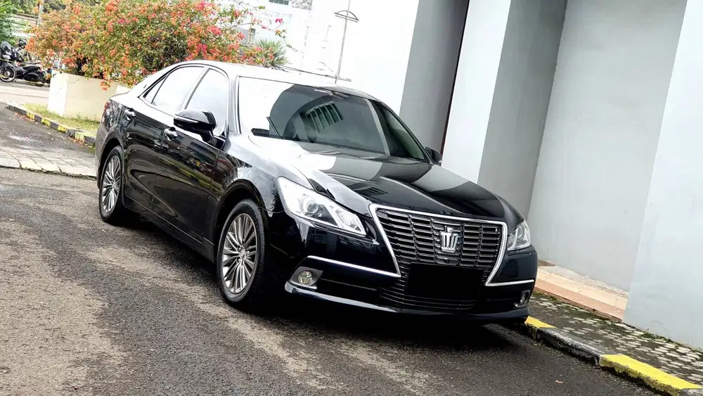 [ GARANSI 5TH ] Toyota Crown Royal Saloon 2.5 CBU AT 2013/2014