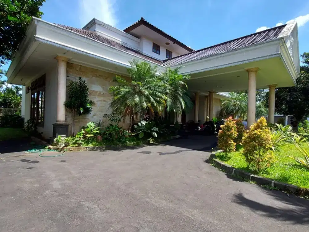 Rumah Mewah Halaman Luas di Ciputat - PR 16055