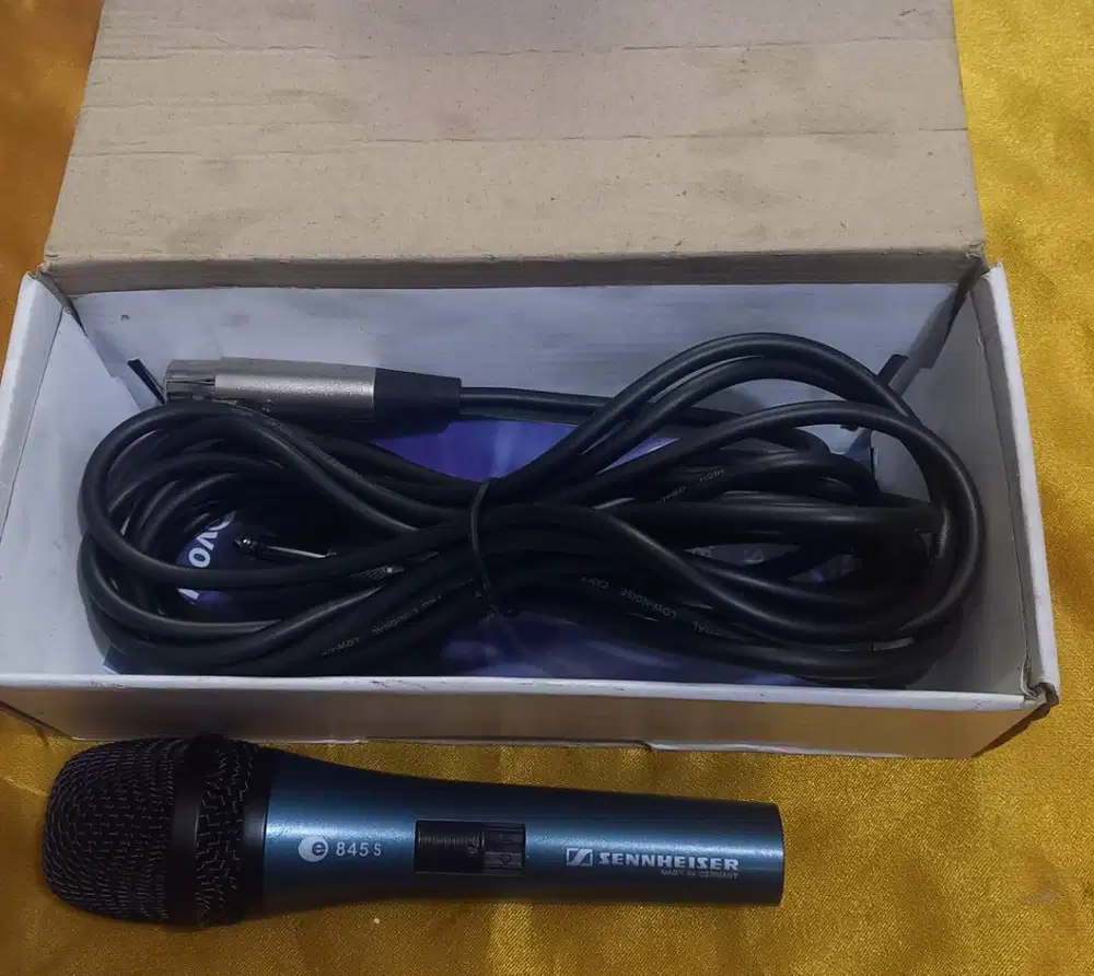 Mic Kabel Sennheiser,Type e845S dan Stand Mic Besar,besi tebal,NET.