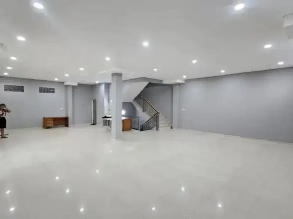 DIKONTRAKKAN RUKO PINGGIR JALAN LEMBANG