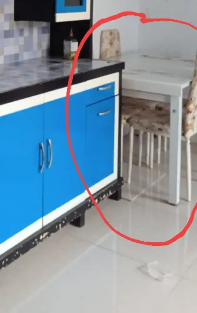 Jual cepat meja makan kaca 4 kursi mau pindahan