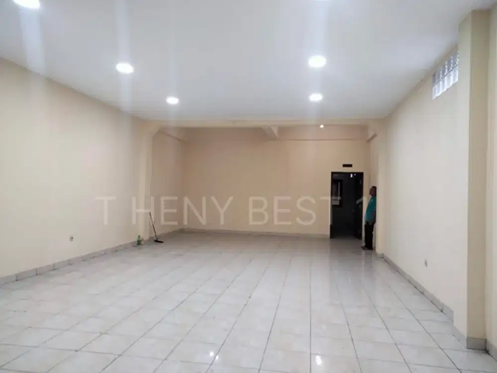 Ruko 1 1/2 Lantai di Main Road Sudirman