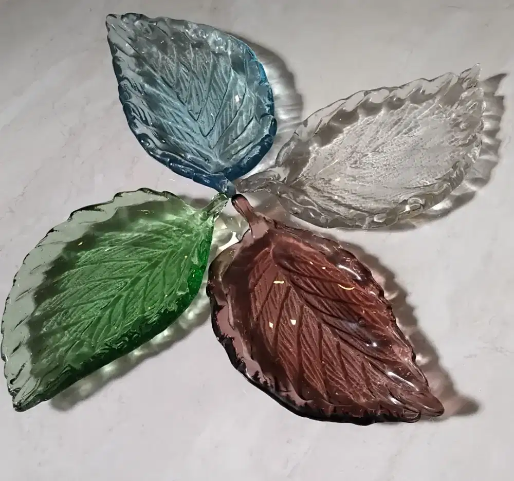 Jual piring kue mini bentuk daun  warna warni