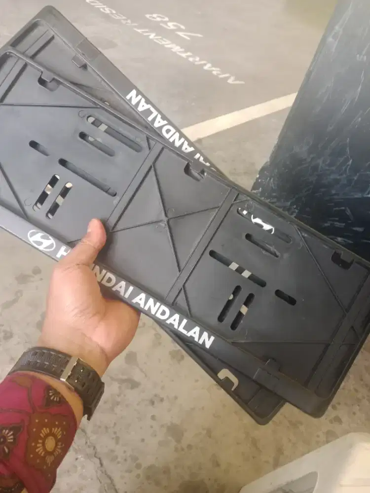 Aksesoris tempat nopol