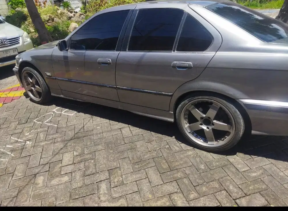 BMW 318i 1992 Bensin